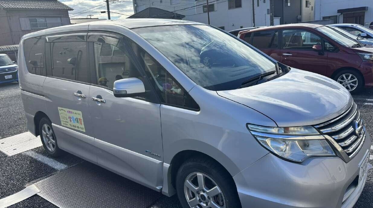 名古屋のスイミングケーニーズクラブの学童教室 送迎車